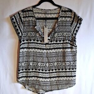 Black and White Boxy Graphic Blouse